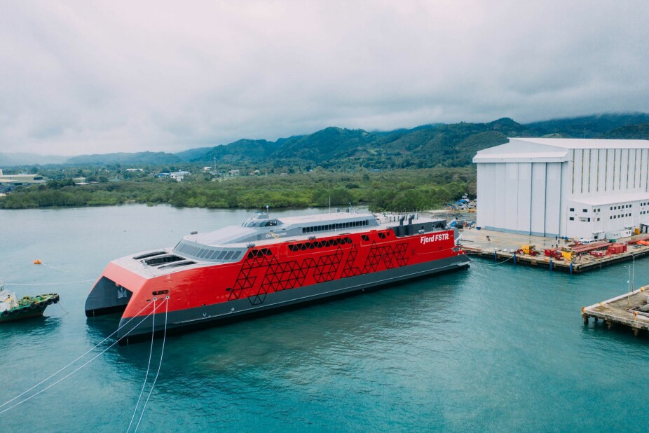 SJØSATT: Fjord Lines splitter nye katamaran, som skal hete Fjord FSTR, ble sjøsatt fra Austals skipsverft på Filippinene i 2020.