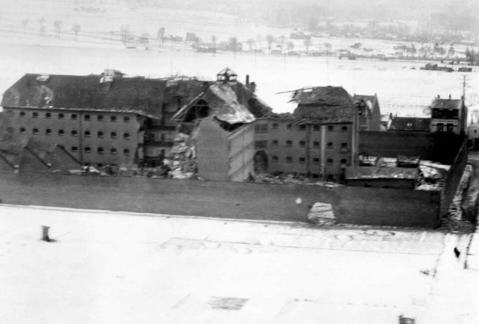 KORRIGERTE TALL: Etter at artikkelen ble publisert i 1959 er tallene på rømte og omkomne fanger justert. Av de 832 fangene i Amiens omkom 102 under bombingen, 74 ble skadet og 258 klarte å rømme, hvorav 79 motstandsfolk og politiske fanger. To tredjedeler av de som unnslapp, ble senere fanget igjen.