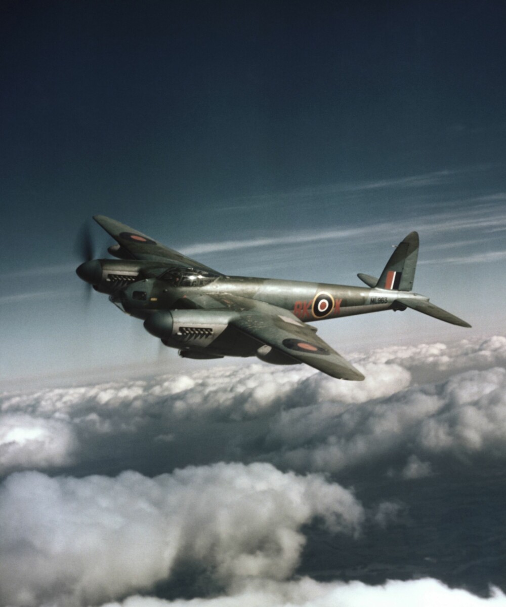 <b>IMPONERT:</b> de Havilland DH 98 Mosquito (her fra 571. skvadron) ble utviklet av de Havilland i 1940. Den britiske generalen Sir Wilfrid Freeman ble så imponert over flyet at han bestilte 50 eksemplarer mens flyet ennå bare var på tegne­brettet. Bildet er tatt i 1944.