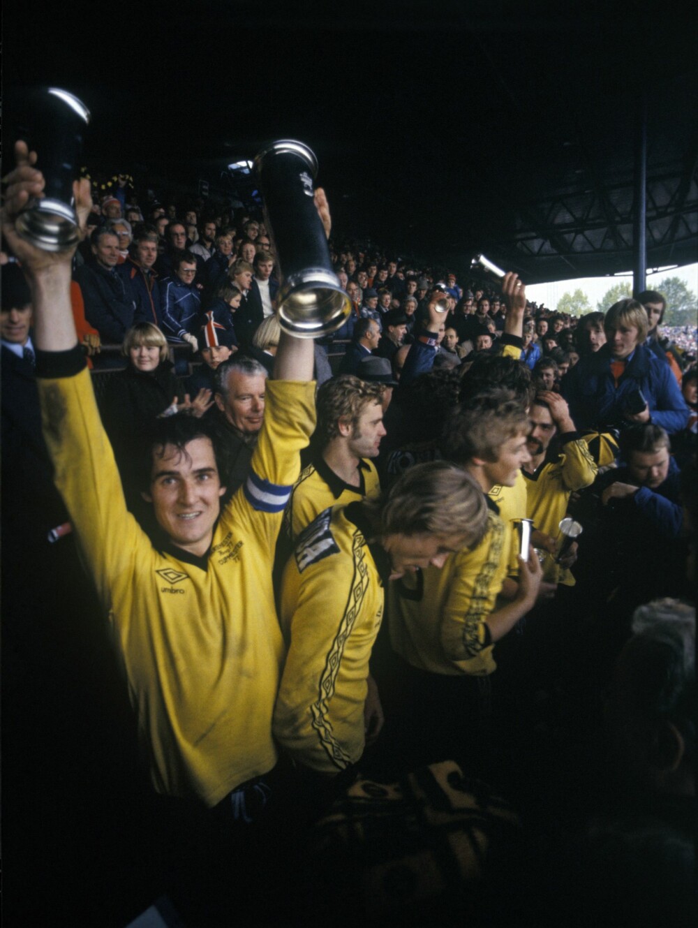 <b>STØRST PÅ HJEMMEBANE:</b> Flere av de europeiske stor­klubbenes andrevalg etter Tom Lund endte med stjerne­status. Tom Lund forble stjerne på hjemmebane, her under cupfinalen i 1978. 