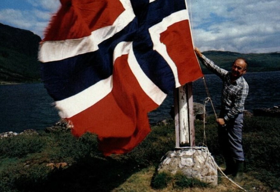 FLAGG PÅ HYTTA: Selvfølgelig har
Max Manus et stort norsk
flagg på hytta. Godt slitt fordi
det er mye brukt.