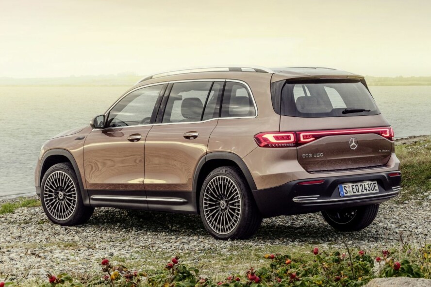 REKKEVIDDE. EQB får en batterikapasitet på 66,5 kWh og vil ha en rekkevidde på opptil 419 km (WLTP). Det er planlagt en versjon med enda større batteri og bedre rekkevidde.