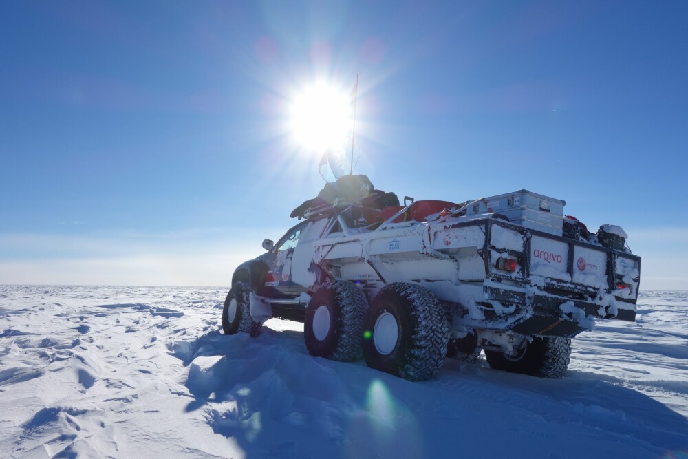 <b>ANTARCTIC TRUCK:</b> Hilux-er med seks 44-tommershjul benyttes som transportmiddel mellom forskningsstasjonene <br/>på Sydpolen. 
