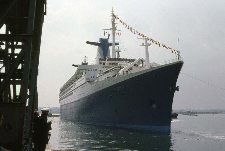 DRAMATIKK: Betal eller se cruiseskip bli sprengt, lød budskapet. Her Kloster-skipet SS Norway.