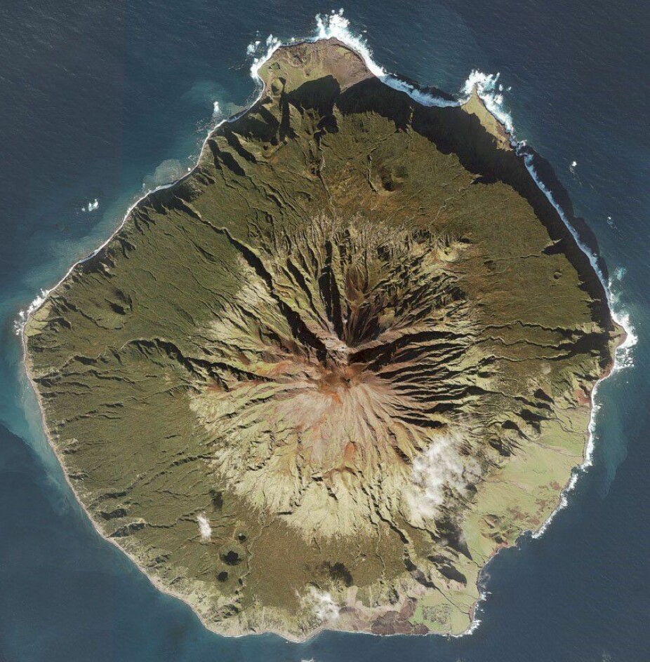 VULKANØYA LANGT BORTE: Tristan de Cunha er 11 kilometer i diameter.