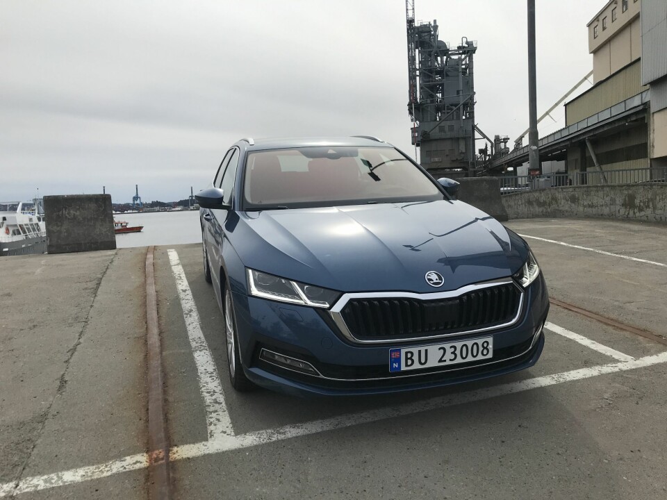 NYTT FJES: Octavia blir for første gang tilgjengelig med full-LED Matrix frontlykter. LED-kjørelys og baklykter er standard.