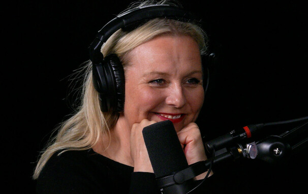 FØLELSESMENNESKE: Det ble mye følelser og latter da Linn Skåber gjestet podcaststudioet.