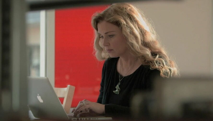 DNA-DETEKTIV: CeCe Moore har ved hjelp av genetisk genealogi bidratt til å oppklare mange drapssaker. Her fra NBC-dokumentarserien Know Your Roots.