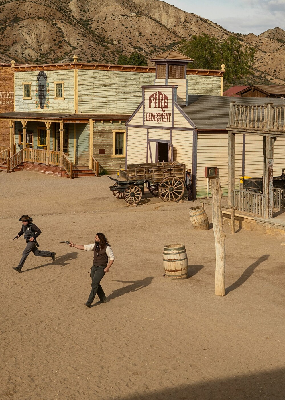 <b>ACTION:</b> Stuntmenn i full aksjon under en nylig innspilling av en westernfilm på Oasys Mini-Hollywood filmsett.
