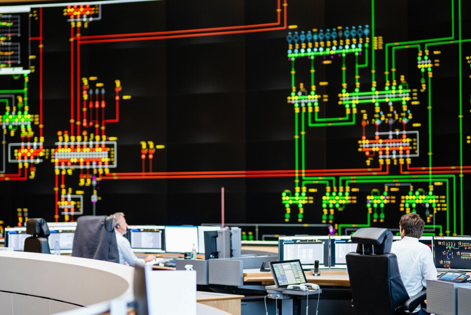 VERDEN: Den mer enn 100 kvadratmeter store skjermen, bare kalt Die Welt, foran strømingeniørene i nettselskapet Amprion viste at elektrisitetsforsyningen var i ferd med å bryte sammen. Én av leverandørene som sviktet, var Statkraft, ifølge tyske tilsynsmyndigheter.