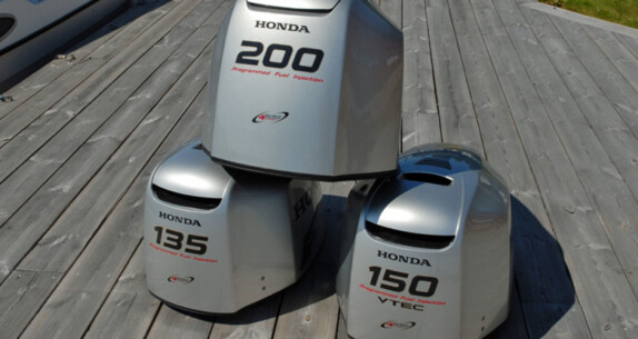 <b>PÅ TRONEN:</b> Hondas V6-motor på 175 og 200 hk setter standarden på gange og lydbilde. Vi testet den mot to fire­sylindrede motorer i 2008. 