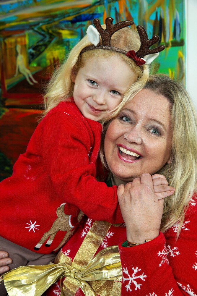 Hjemme hos Anita Hegerland i 2018 da hun feiret jul sammen med barnebarnet, Emmeline og døtrene Greta og Kaja.