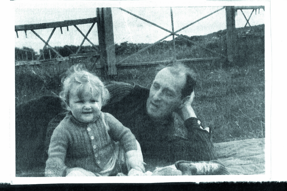 <b>FAREN AXEL:</b> Karis pappa, Axel Wulff, fotografert sommeren før de ble tvangsevakuert i 1944. 