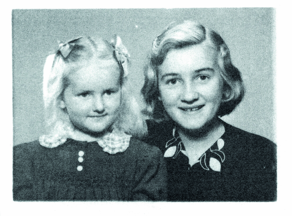 <b>FLYKTNINGER:</b> Kari og lillesøsteren Kirsten fotografert etter andre verdenskrig. Da hadde de bodd på Østlandet i mange måneder.