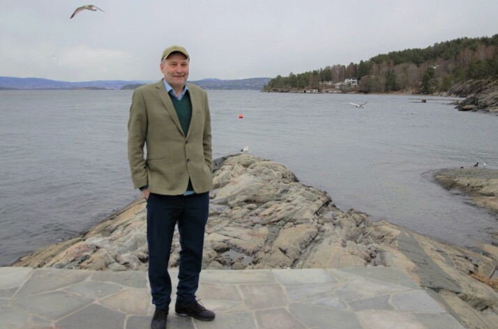 STOLT AV MOR: Jørgen Christian Hauge (61) fant en koffert på loftet til moren etter at hun døde. Den inneholdt hemmelige dokumenter og kjærlighetsbrev fra tiden da moren var britisk agent under andre verdenskrig.