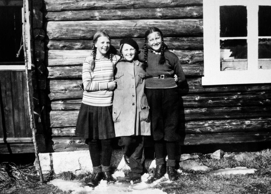 KVINNENETTVERK: Liv Grannes som ung jente på ferie med to gode venninner før hun begynte å arbeide i motstandsbevegelsen og ble hemmelig agent for britene. Liv brukte nettverket sitt av venninner til å smugle hemmelige papirer på toget fra Mosjøen.