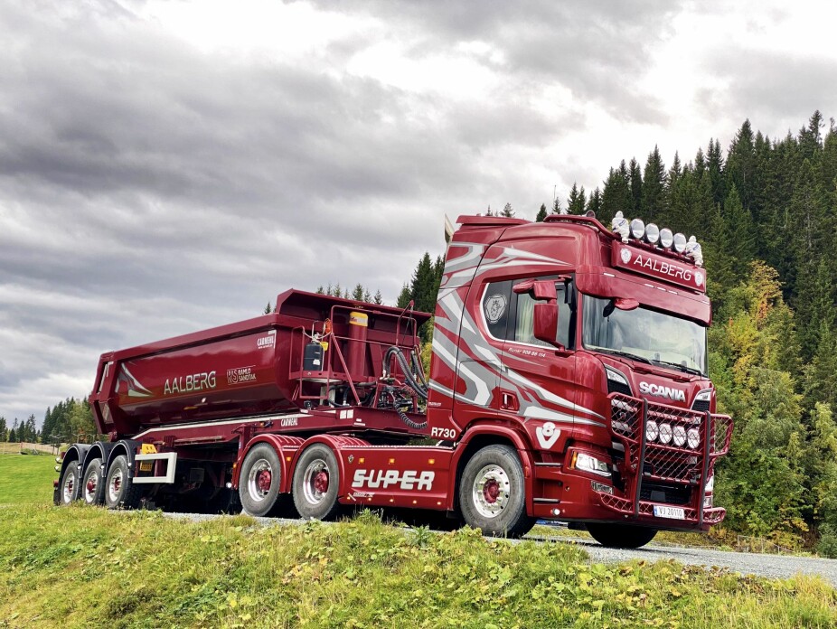 <b>PRAKTBYGG:</b> Mange tusen timer med hardt arbeid ligger bak trekkvognen til Runar Aalberg fra Trondheim. Han har satt av penger i flere år for å få råd til sin nye Scania R730. Nå har han bygget selve drømmebilen.