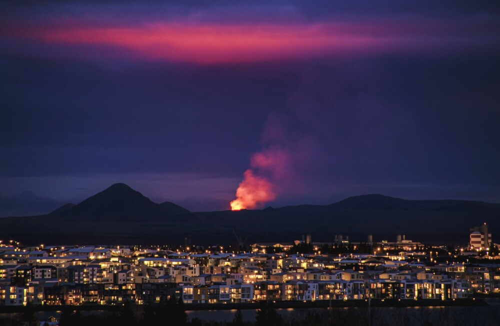 <b>KORTREIST:</b> Fagradalsfjell-utbruddet foregår bare tre mil utenfor Reykjavik. 