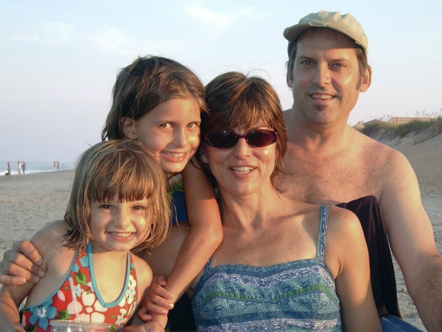 OFRE: Familien Harvey (f.v.) Ruby, Stella, Kathryn og Bryan ble funnet bakbundet og drept i egen kjeller. Selv ikke barna ble spart.