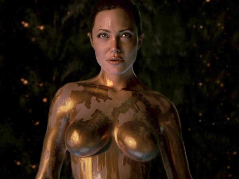 <b>BEOWULF:</b> Slettes ikke verdens beste film det her, men ... vel, det er Angelina mer eller mindre naken.