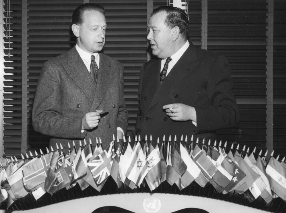 <b>NORDISK MAKTELITE: </b>Dag Hammarskjöld overtok, mot Lies vilje, som general-sekretær i FN. Nordmannen deltok før avstemningen <br>i en svertekampanje mot svensken, som døde i en mystisk flystyrt mens han fortsatt var FN-sjef.