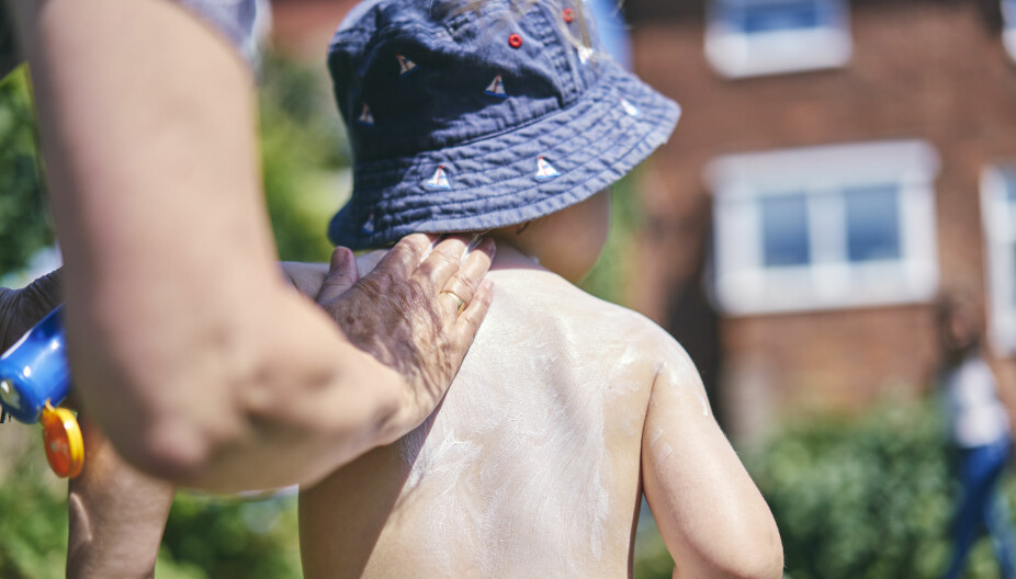 SOLKREM OG BARN: Barns hud er tynnere og mer ømfindtlig enn voksnes.