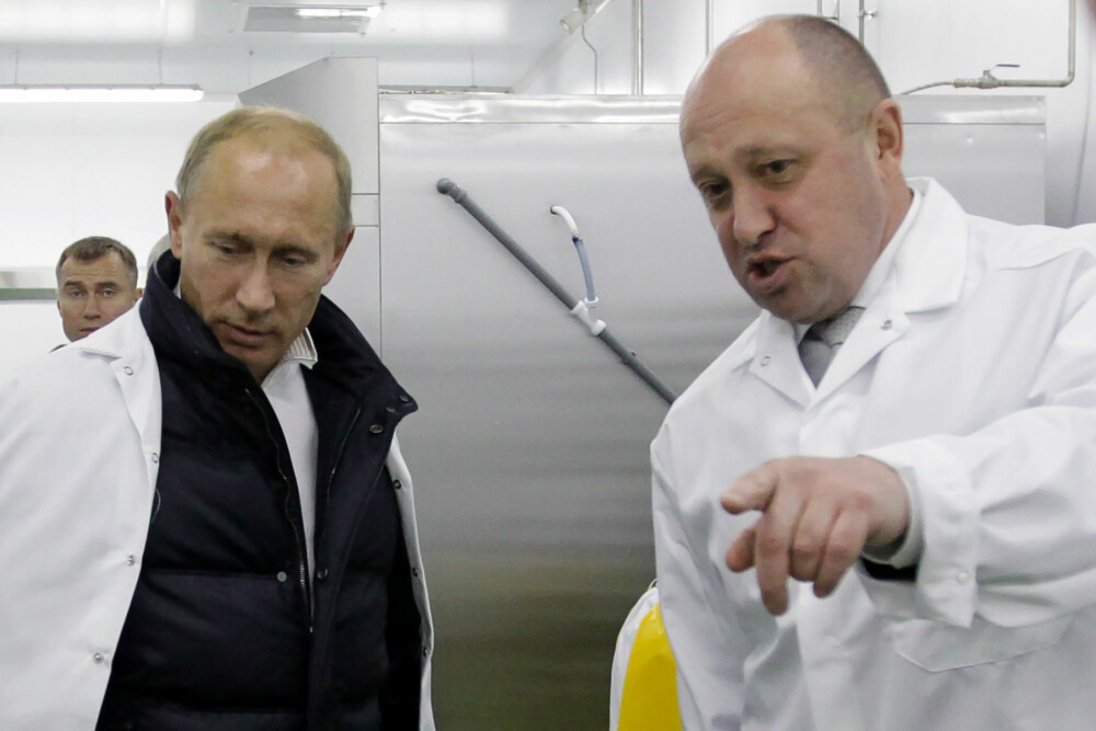 <b>HÆRLEDER:</b> Forretningsmannen Jevgenij Prigozjin (t.h.) kalles Putins kokk fordi ett av hans selskaper står for cateringtjenester i Kreml. Mannen som skal ha nære bånd til Putin etablerte det private sikkerhetsselskapet Wagner Group.
