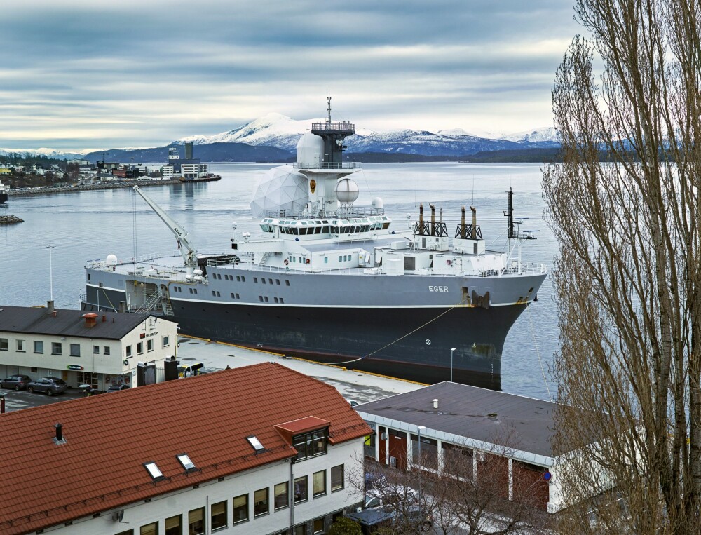 <b>ØYNE OG ØRER:</b> Spionskipet Eger ved Storkaia i Molde våren 2021. 