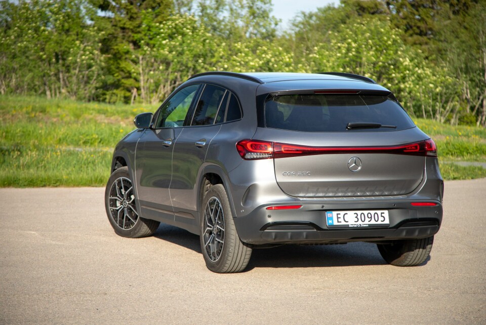 KOMPAKT CROSSOVER: Halvhøyt karosseri passer bra når det både skal være plass til solid batteripakke, folk og bagasje.