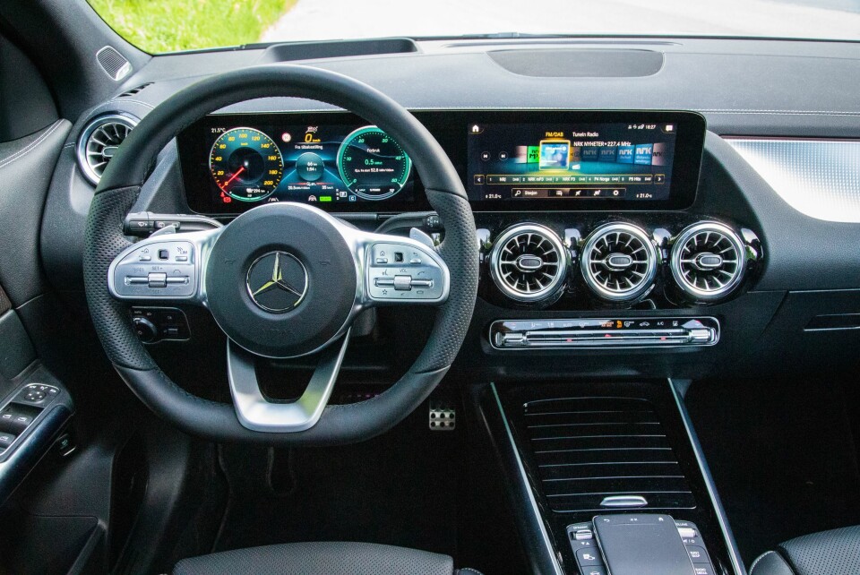 FARGERIK: Det blomstrer i grafikken på dashbordet, og det gir føreropplevelsen en liten vitamininnsprøytning.