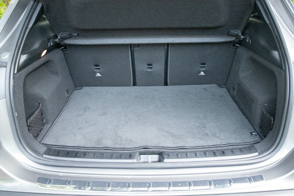 NESTEN I MÅL: Full familiebilfølelse stopper her, det mangler 100–150 liter for å tilfredsstille de mest plasskrevende bilkjøperne.