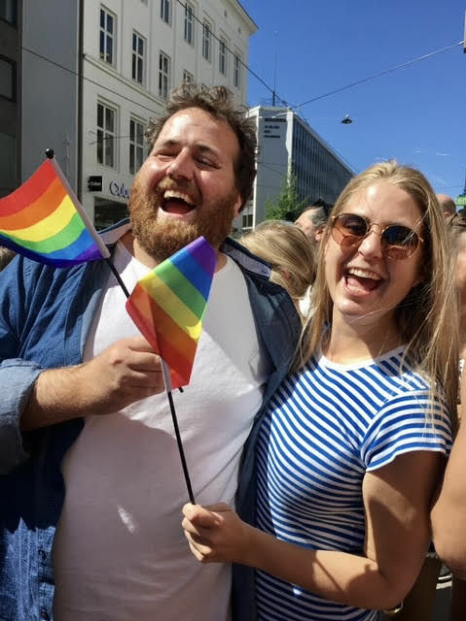 <b>PRIDE-BRUNSJ:</b> I 2018 arrangerte Silje brunsj for mange venner før den årlige Pride-paraden i Oslo. – Det var en helt fantastisk dag fra begynnelse til slutt, forteller hun. Her sammen med sin nære venn Ronny Brede Aase. 