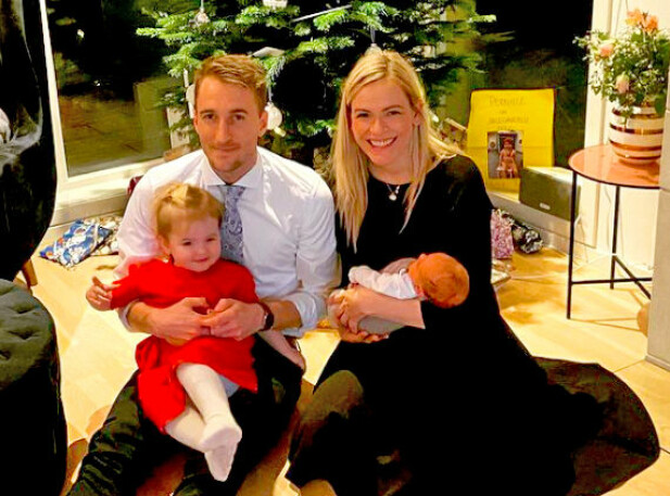 <b>HELT FORSKJELLIGE:</b> Tor Øyvind og Carina feiret sin første jul som tobarnsforeldre, med døtrene Pernille og Anna. – Vi merket forskjellen på dem med en gang, smiler hun.
