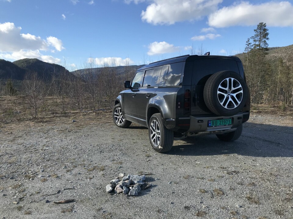 KARAKTER: Reservehjul på den sidehengslede bakdøren hører med.