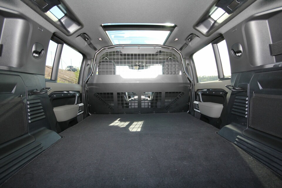 PLASS OG DETALJER: Lastelengden langs gulvet er 164 centimeter. Legg merke til de retro-inspirerte vinduene i taklinjen.