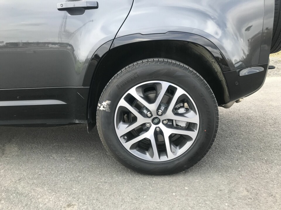 LØFT: Standard bakkeklaring er 21,8 centimeter, men med luftfjæring kan den økes til hele 29,1 centimeter.