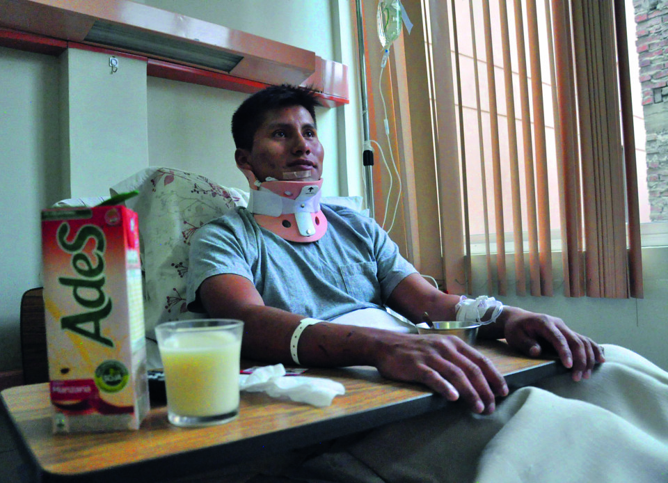 LETTERE SKADET: Erwin Tumiri på sykehuset etter flyulykken i 2016.