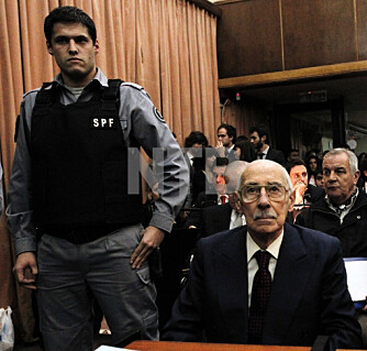 <b>INNHENTET AV FORTIDEN:</b> Tidligere president og general Jorge Videla i rettssalen der han i 2012 ble dømt til 50 års fengsel for forbrytelser mot sitt eget folk under junta-tiden.