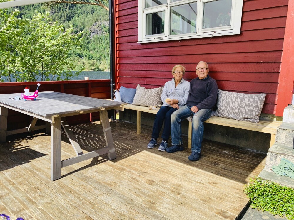 <b>HYTTEKOS:</b> I alle år har hytta ved Vindafjorden vært familiens samlingspunkt. Her har ekteparet Kari og Kjell Fiveland delt mange gode minner.