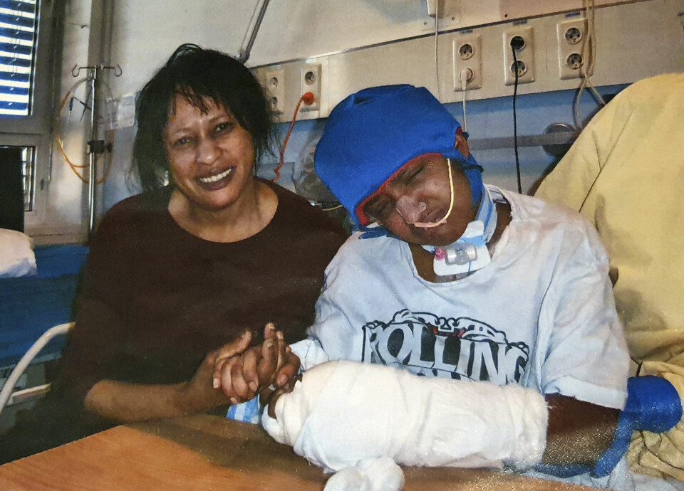 ULLEVÅL SYKEHUS: Mamma Grace var hos Marietha hele tiden mens hun lå på Ullevål. Her er de på intensiven 17. mars.