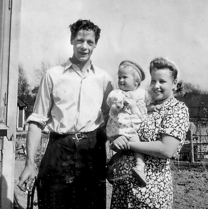 <b>IDYLL:</b> Fosterpappa Bror og mamma Margit med ettåringen Gun på armen.
