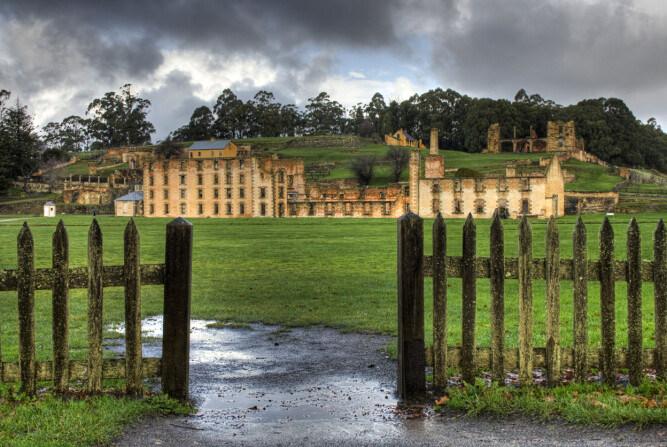 <b>PORT ARTHUR:</b> Det tidligere fengselet for britiske straffedømte ble en turistmagnet på Tasmania. Kafeen ble revet kort tid etter massedrapene 28. april 1996.
