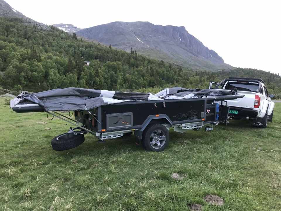 LANG: Når det todelte lokket vippes ut, er lengden fra kant til kant på 6,5 meter.