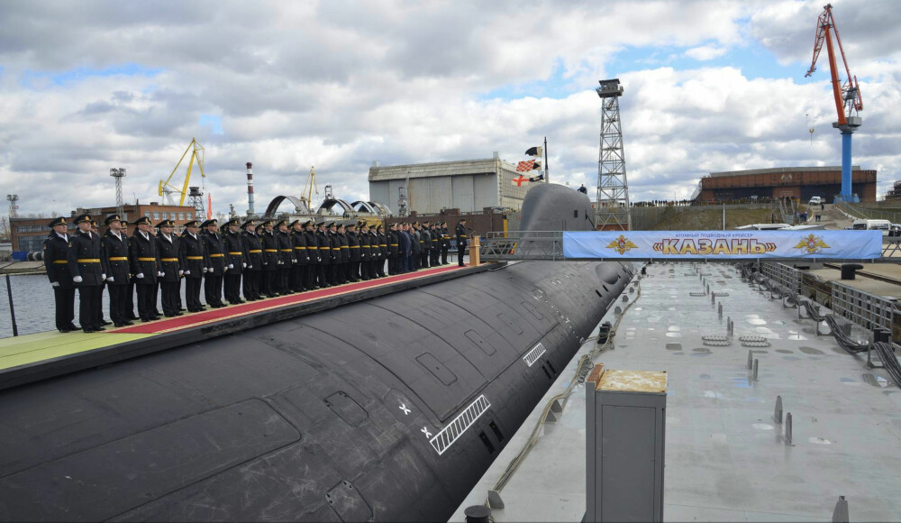 <b>FORSINKET:</b> 7. mai 2021 ble Kazan (K-561) overlevert til den russiske Nordflåten i en høytidelig seremoni ved Sevmash-verftet i Severodvinsk, etter flere års forsinkelser. Nå er ubåten i ordinær drift i den russiske marinen.