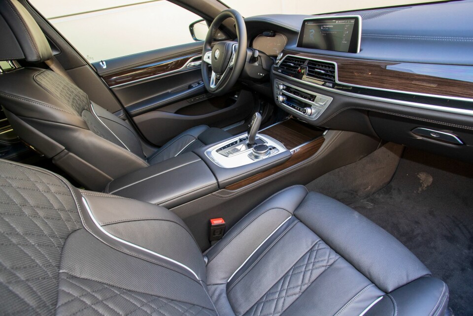 JAKTER: I en 7-serie, jakter du heller på svingete småveier enn på kjedelig motorvei.