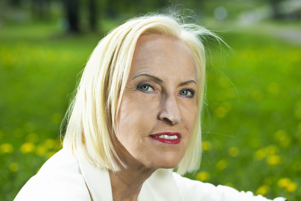 <b>MÅT­TE SLUT­TE:</b> Den 25. au­gust i fjor fylte Ka­ren-Ma­rie Ellefsen 70 år. Reg­le­ne i NRK til­sier at man må slut­te et­ter fylte 70, og fra 1. no­vember star­tet TV-le­genden et nytt liv som pensjonist.