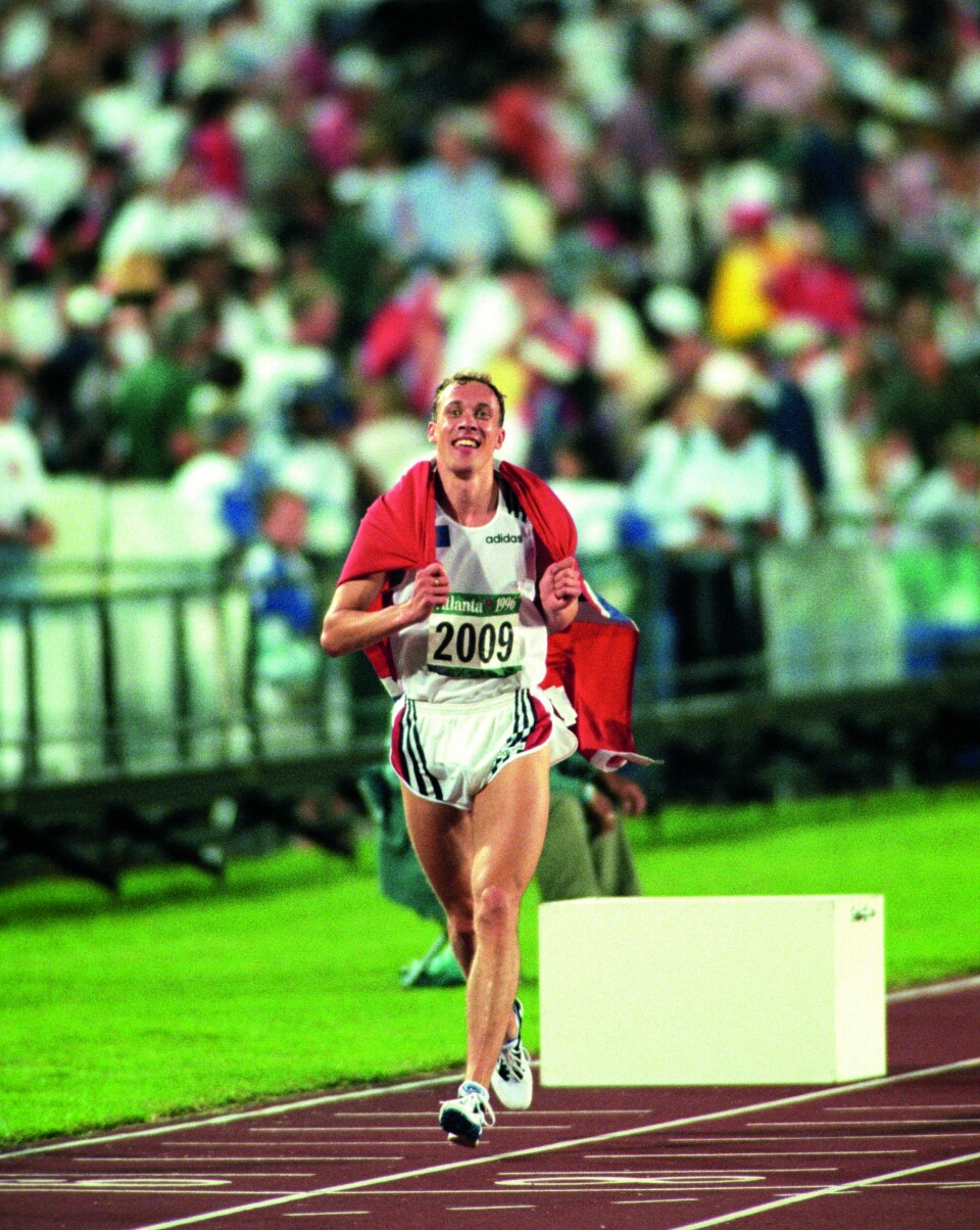 KARRET SEG TIL FINALEN - VANT GULL: Vebjørn Rodals OL-gull på 800 meter i Atlanta i 1996 henger høyt for Ellefsen. – Et løpsgull i friidrett henger høyt. Jeg var ikke veldig optimistisk etter semifinalen, for det var bare så vidt han kom med videre. Han var ikke direktekvalifisert videre, men kom med på tid. I ettertid har han selv sagt at han bommet litt på at han var dehydrert. Han hadde drukket for lite fordi han hadde feilberegnet temperatur og luftfuktighet. Det var for varmt. Det var selvfølgelig stort da han gikk hen og vant gullet med tiden 1.42.59.