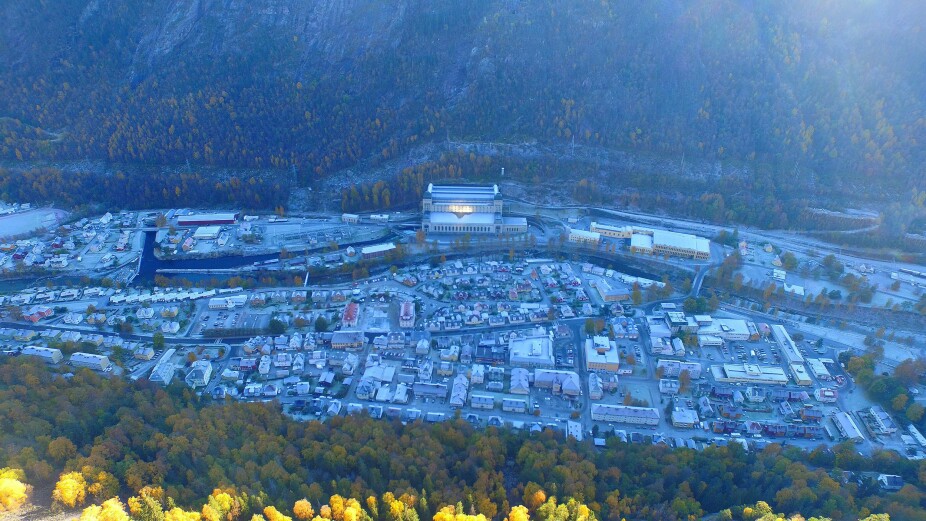 <b>PLASS I SOLEN:</b> Fabrikkbygningene på Rjukan vitner i dag om resultatet av det en gang fruktbare samarbeidet mellom Kristian Birkeland og Sam Eyde.
