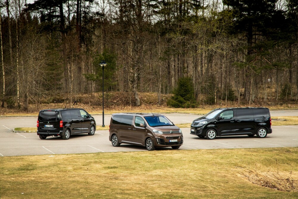 <b>FAMILIEBILER:</b> Ikke bare fordi de har masse plass og variasjonsmuligheter, men også fordi Peugeot e-Traveller (til venstre), Citroën e-Space Tourer (midten) og Opel Zafira e-Life teknisk sett hører til samme familie.
