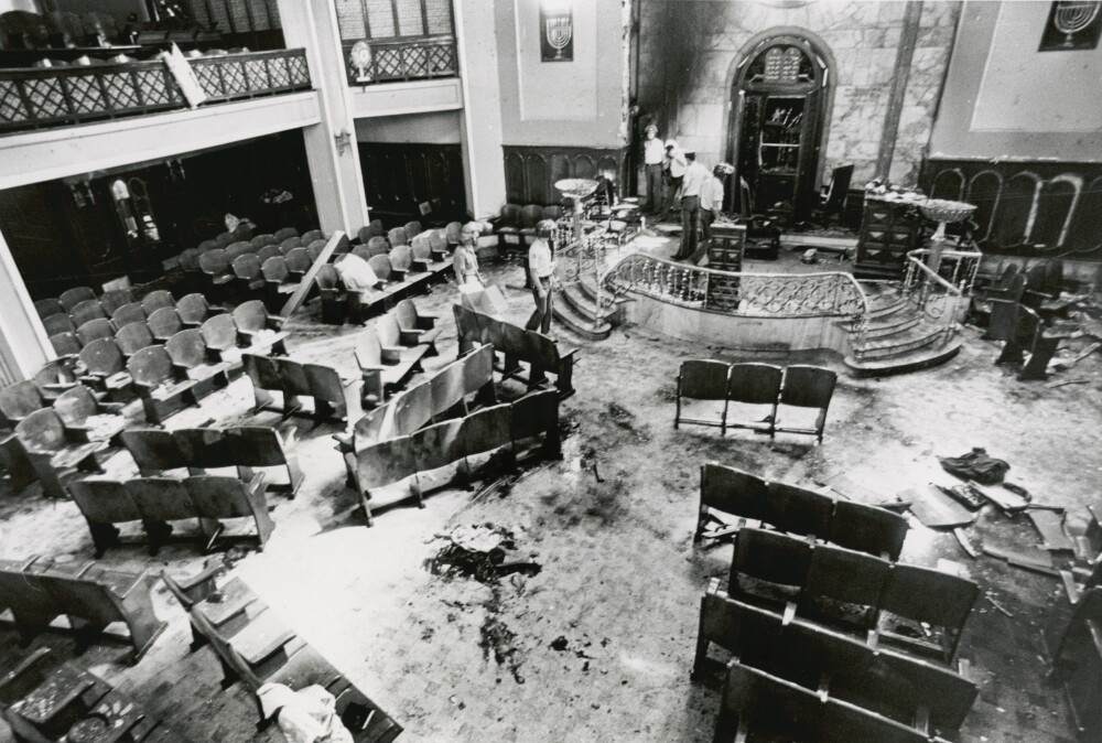 <b>DREPT UNDER BØNN:</b> 21 jøder ble massakrert med automat­våpen under sabbatsbønn i Neve Shalom-synagogen i Istanbul i september 1986.